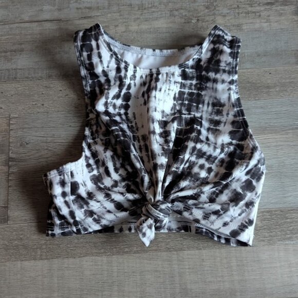 2-Piece Dance Set – Danznmotion Crop Top & Balera Black Mesh Stirrup Leggings - Picture 7 of 12